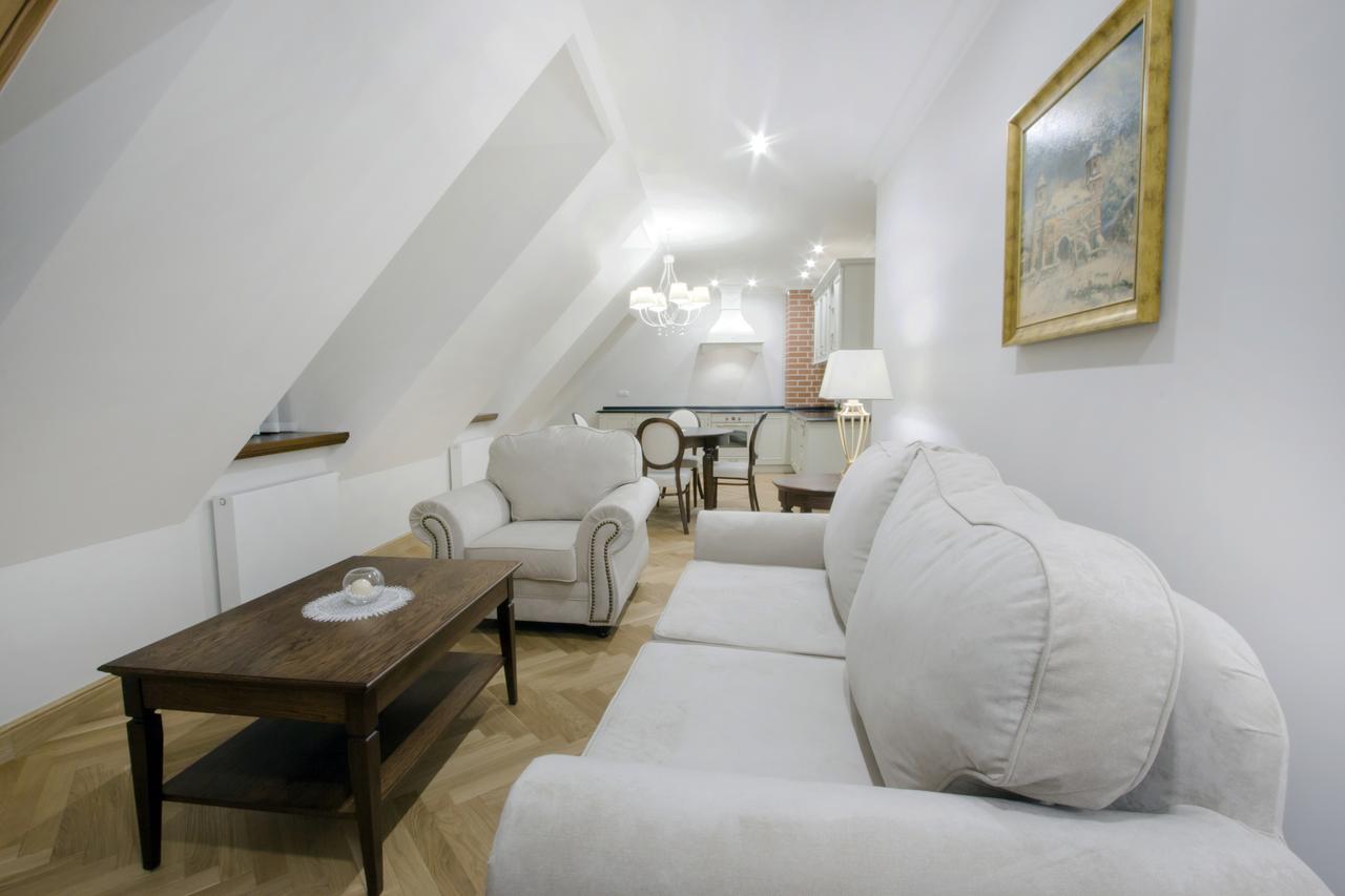 Hg Hotel Toszek Eksteriør bilde