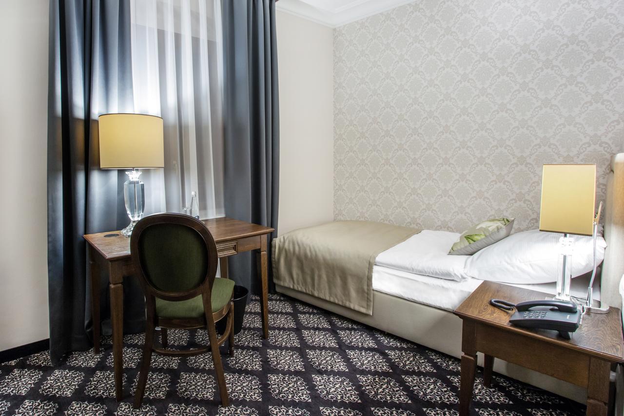 Hg Hotel Toszek Eksteriør bilde