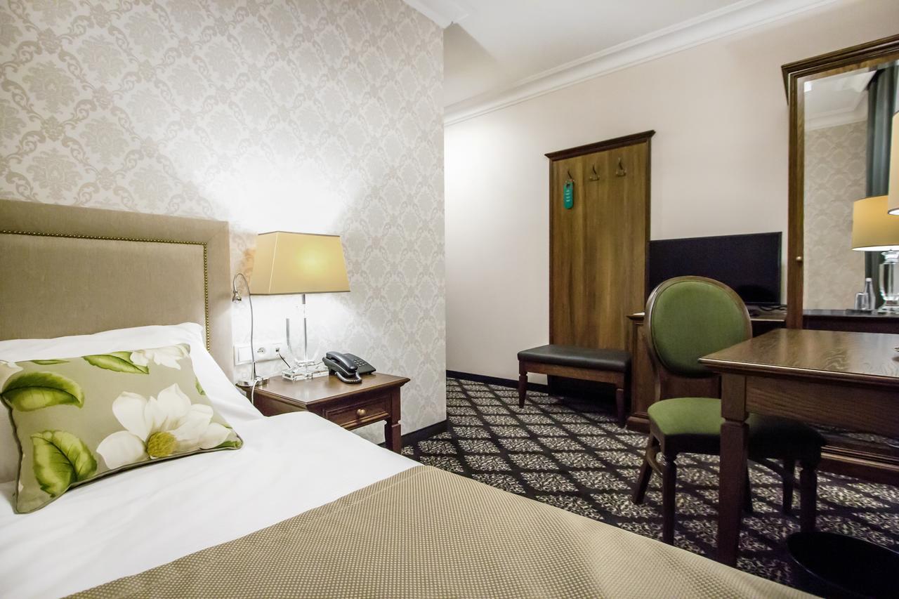 Hg Hotel Toszek Eksteriør bilde
