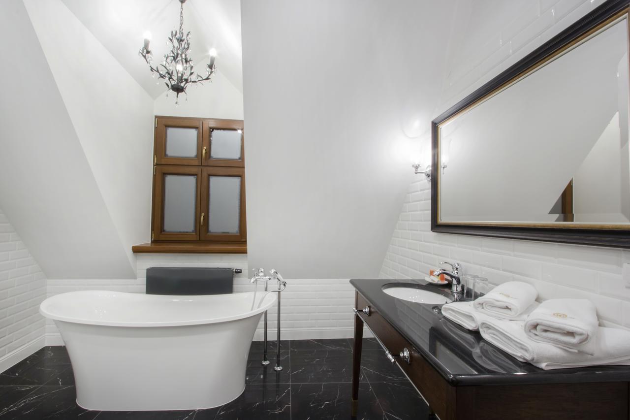 Hg Hotel Toszek Eksteriør bilde