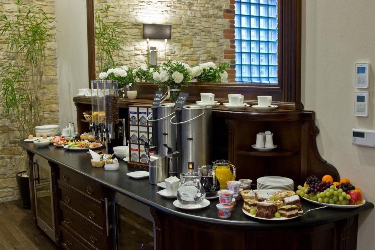 Hg Hotel Toszek Eksteriør bilde