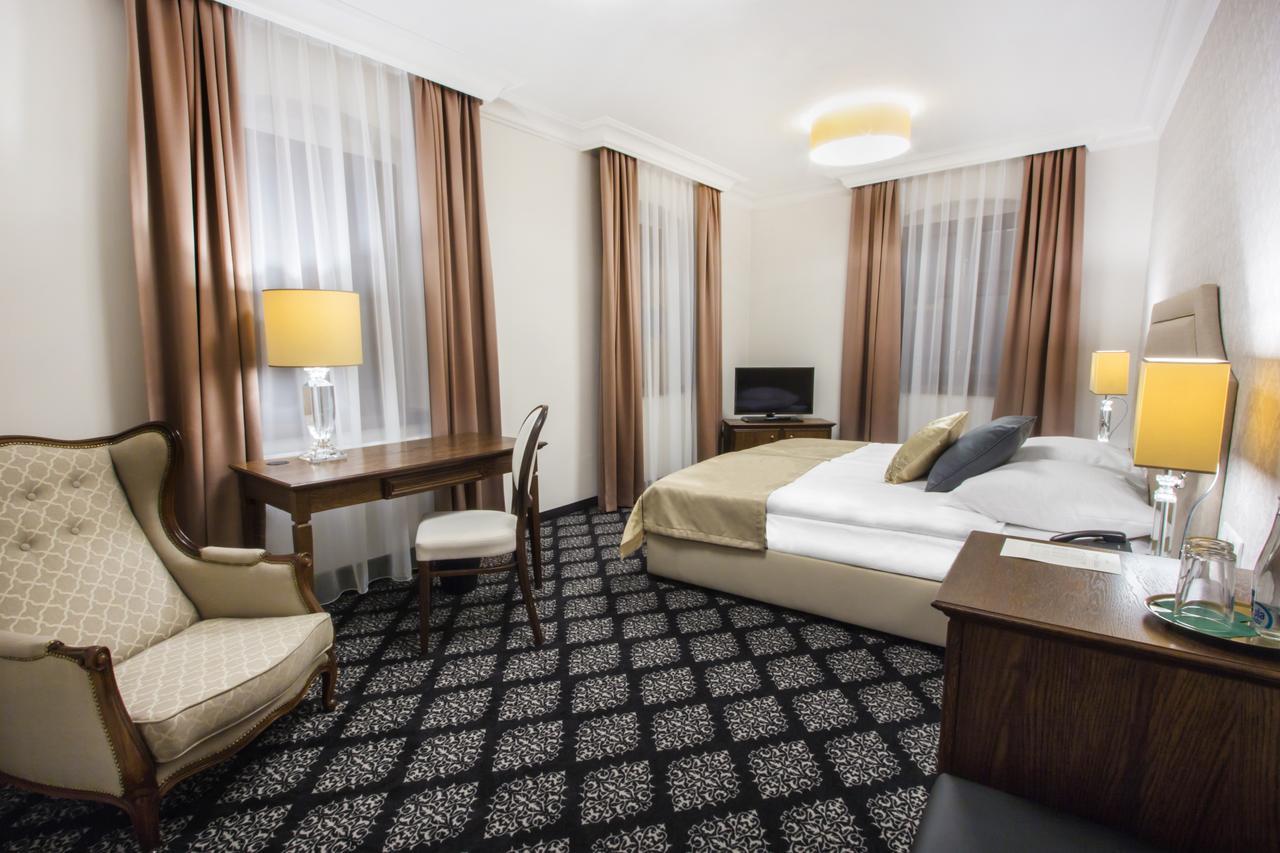 Hg Hotel Toszek Eksteriør bilde